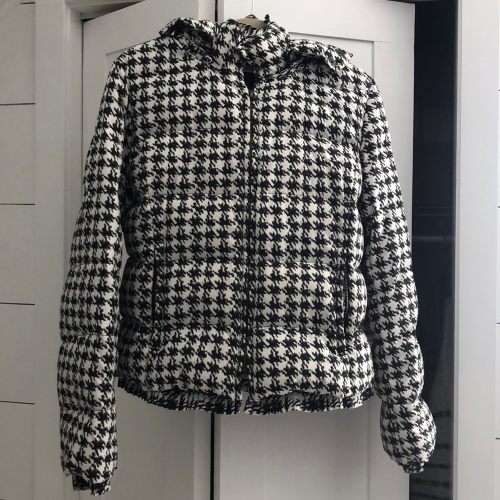 Down jacket with removable hood